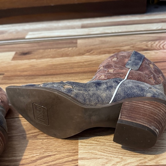 Dingo Distressed Brown and Blue Star Ankle Boots - Picture 6 of 9